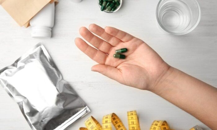 Quelqu'un faisant une cure de spiruline
